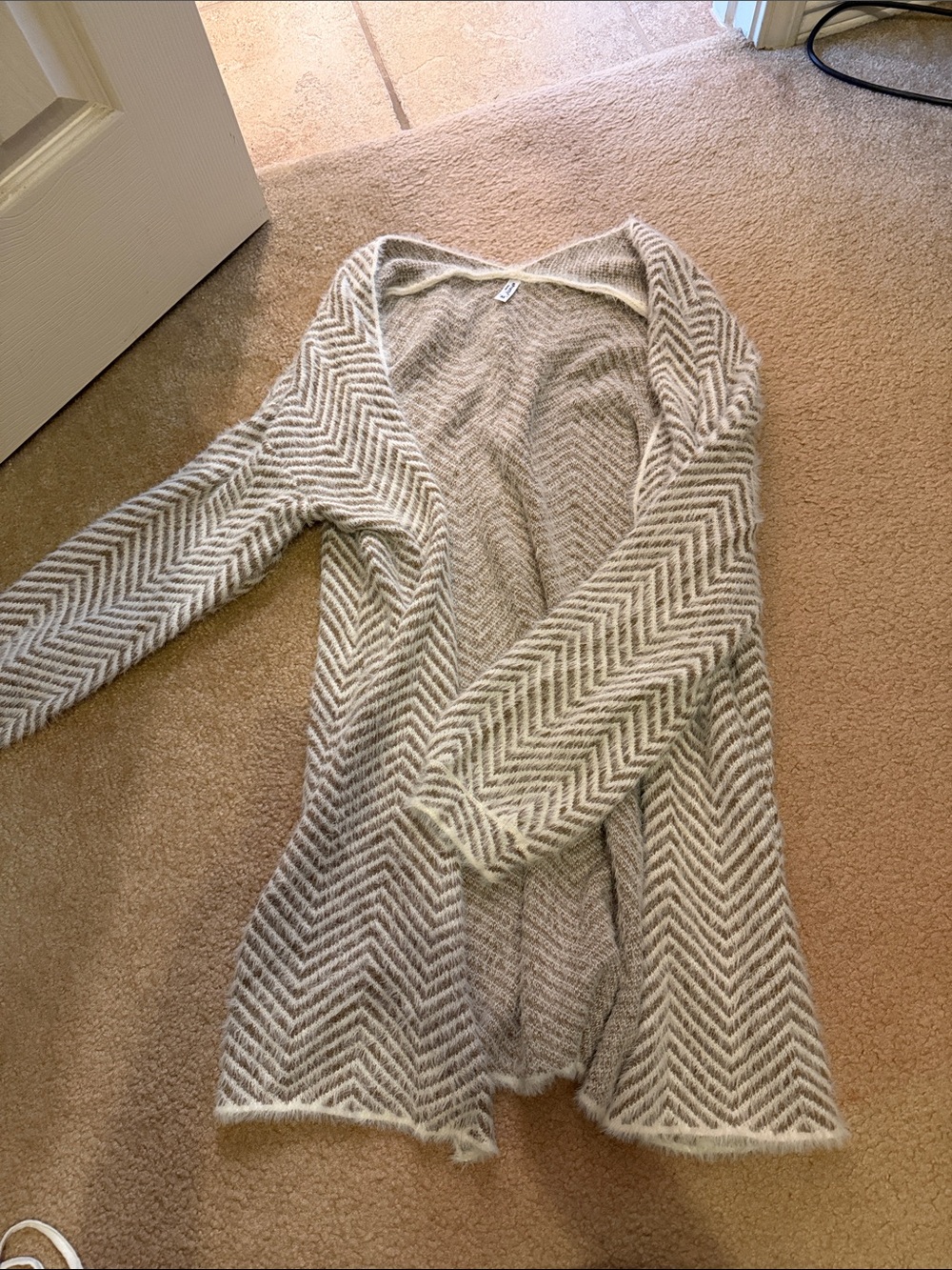 ePretty Chevron Knit Open Cardigan in Cream and Tan
